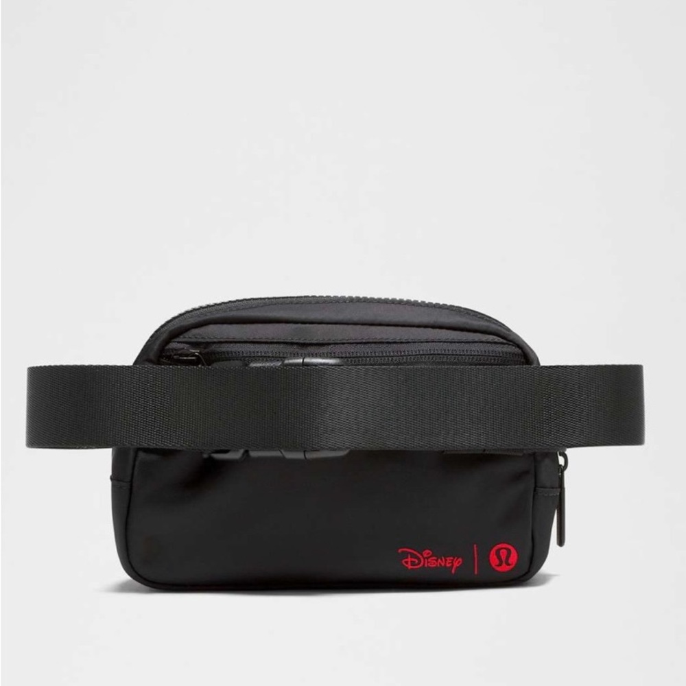 Disney x Lululemon *Everywhere Belt Bag 1L Mickey in Motion Graphic, Black - Picture 4 of 6
